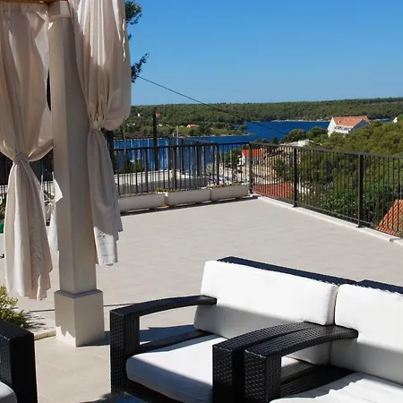 Julia Apartman Milna (Brac)