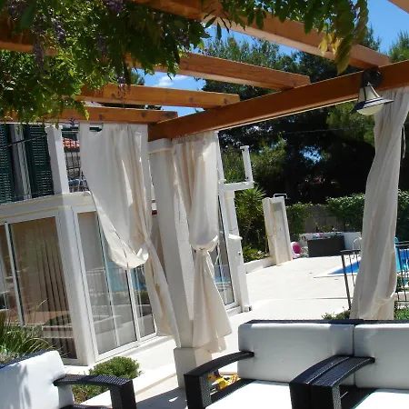Julia Apartment Milna (Brac)